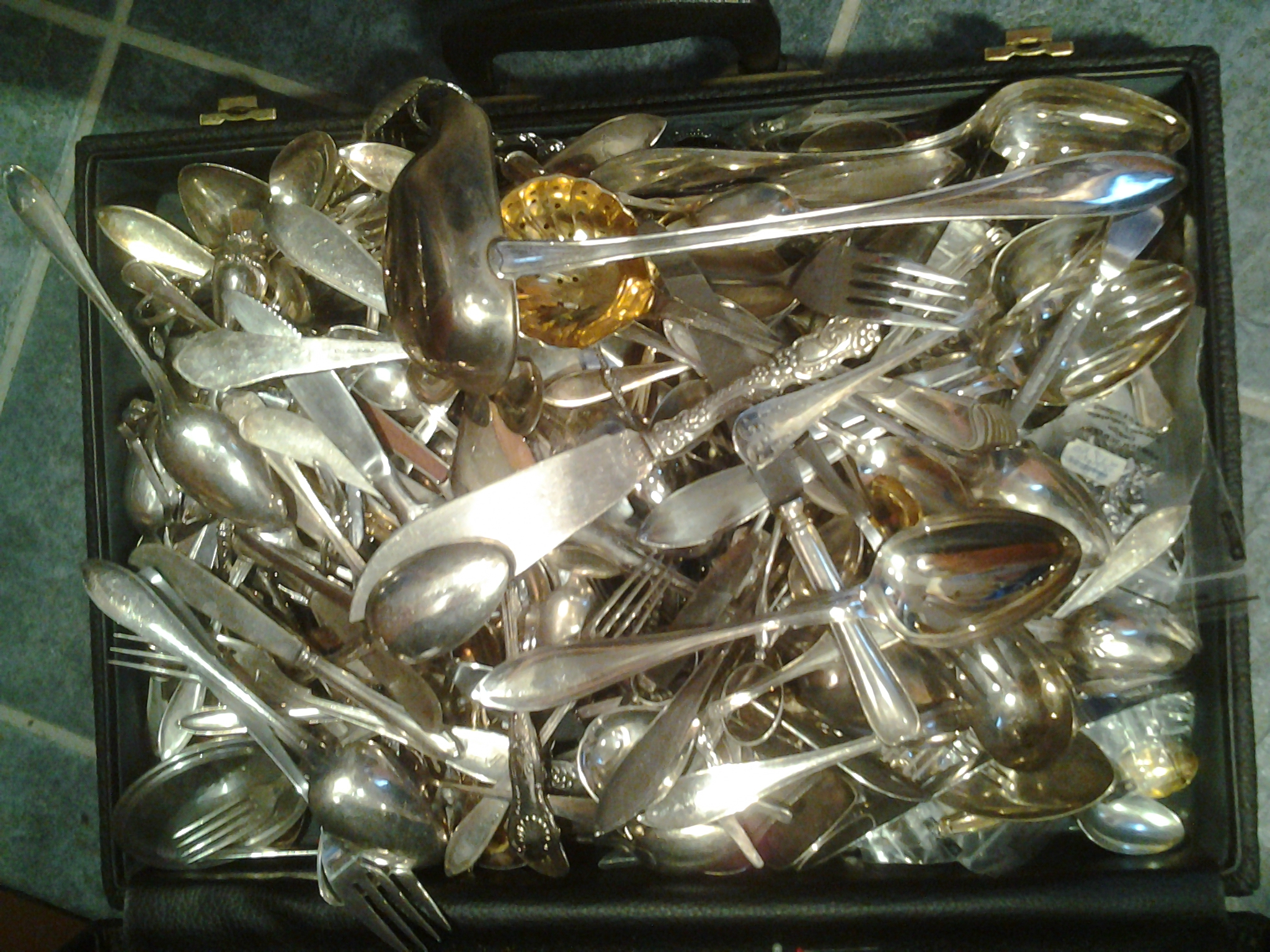 Antiksilver rengöring och skötsel Stockholm